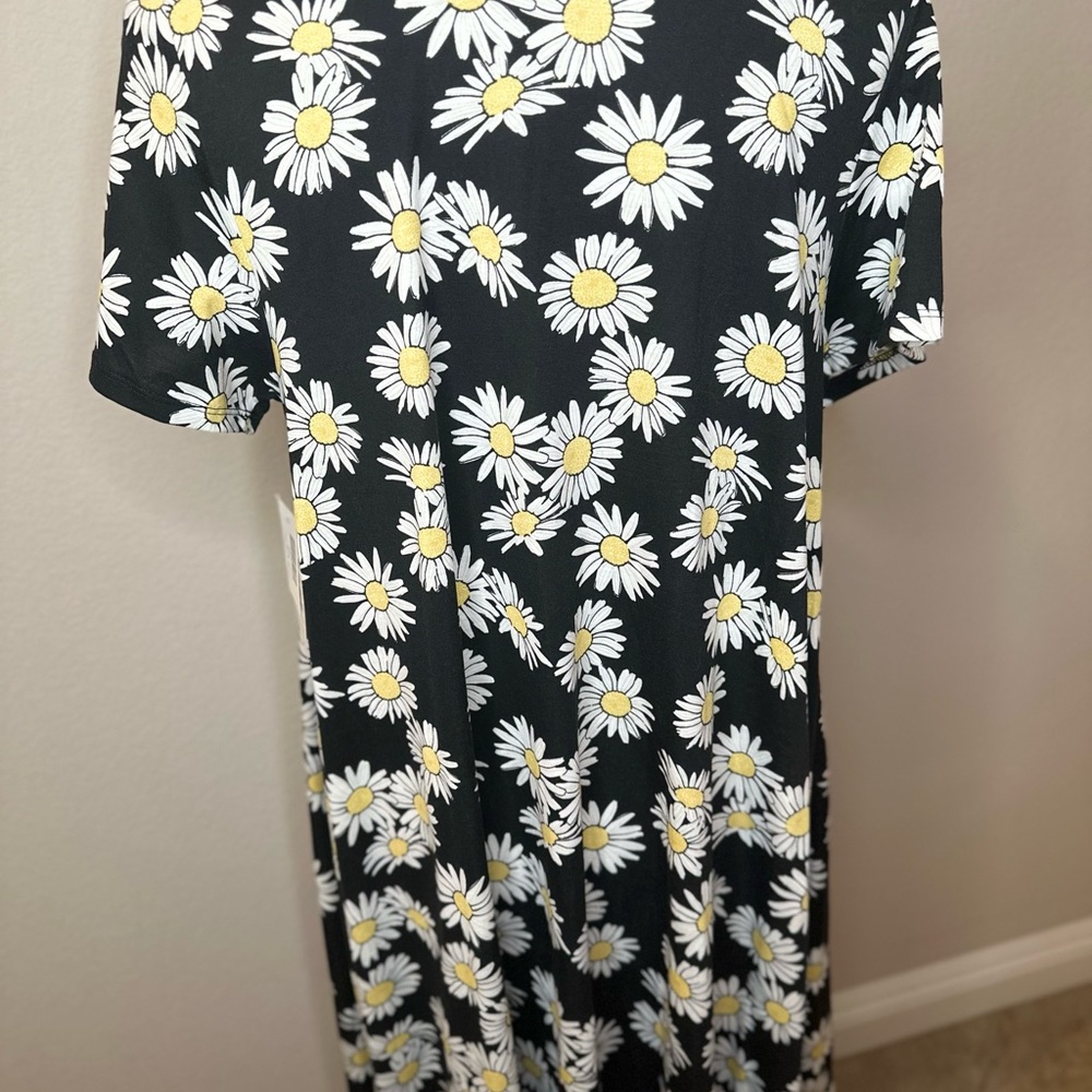 Size large Carly beautiful daisy print. - Picture 2 of 3